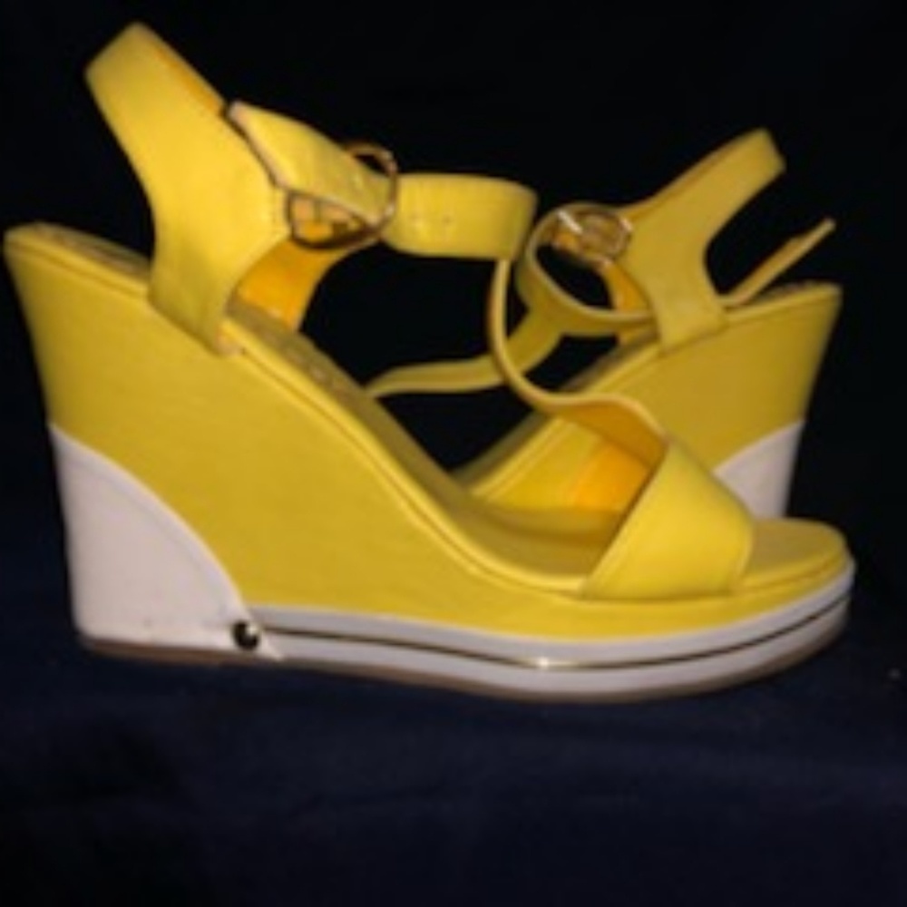 Sandals - Picture 2 of 4